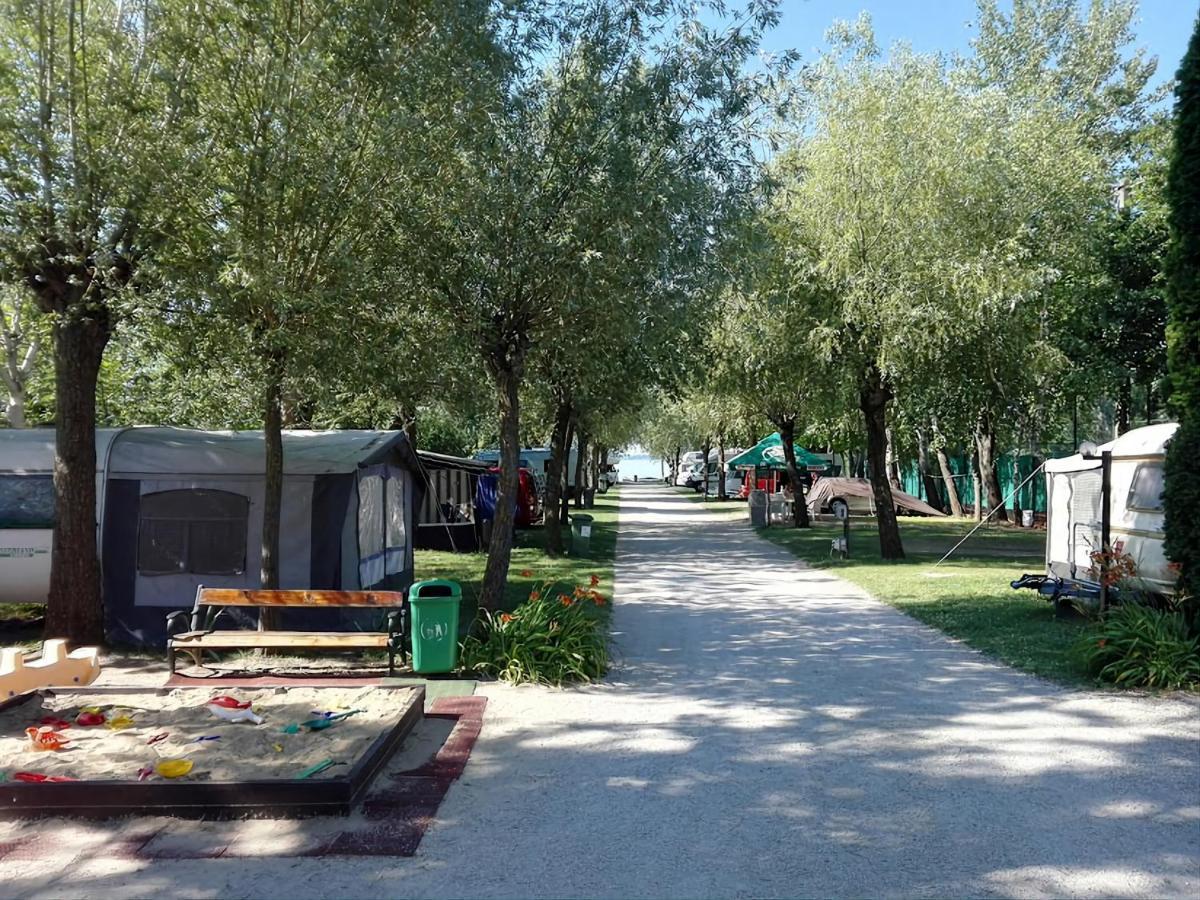 Eldoradó Fogadó és Kemping Vonyarcvashegy Extérieur photo