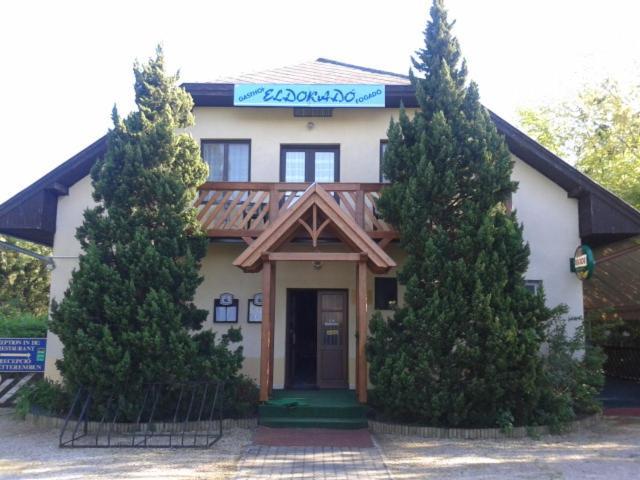Eldoradó Fogadó és Kemping Vonyarcvashegy Extérieur photo